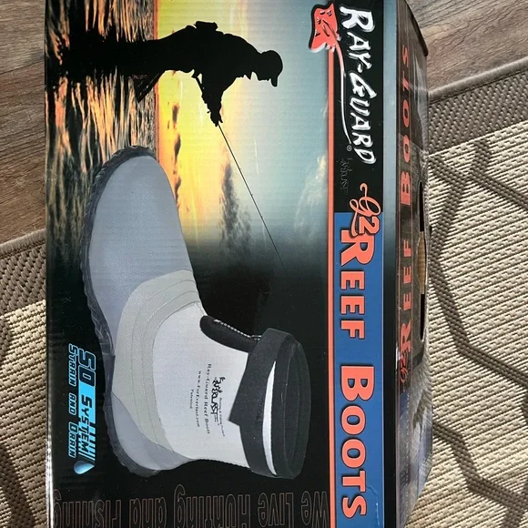 Everlast Men's Ray-Guard Reef Boots - Black and Gray - Picture 2 of 4